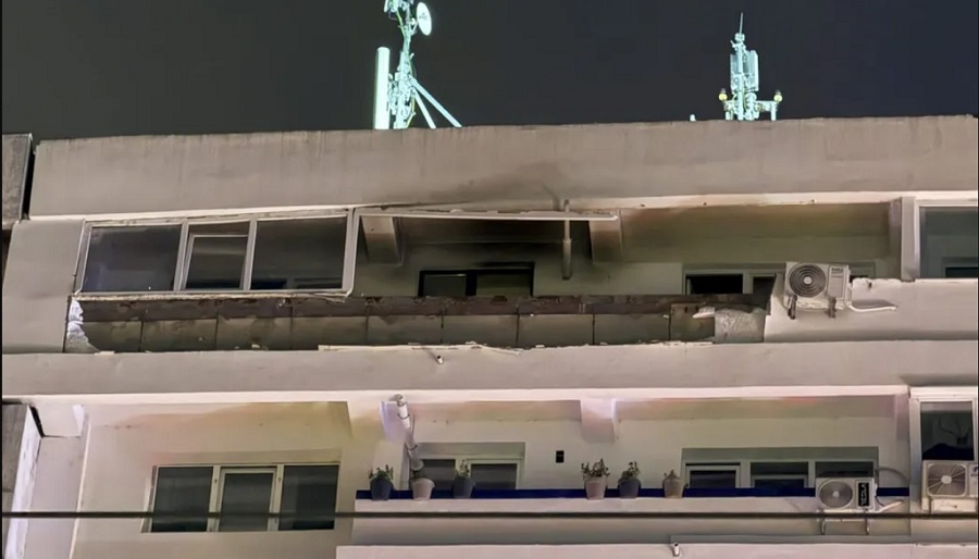    Попадание дрона в жилой дом в Румынии. Фото © G4Media