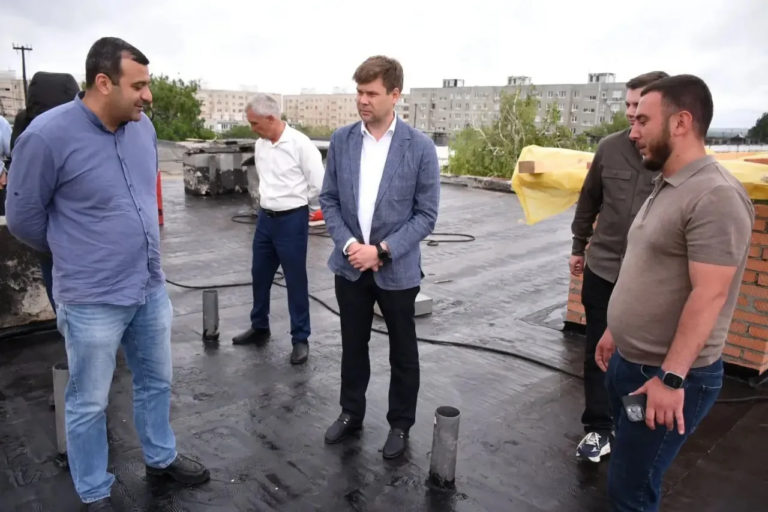    В пострадавшем от БПЛА доме в Оренбурге завершают ремонт кровли Оренбуржье