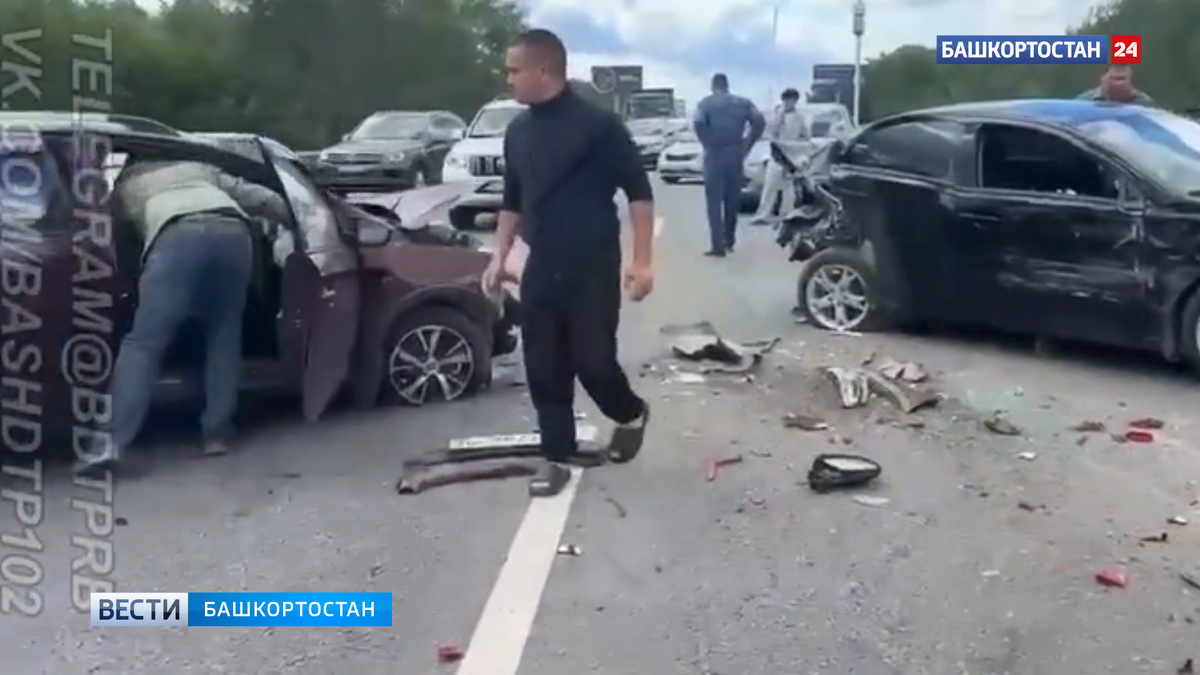    Из-за ДТП возле «Меги» на въезде в Уфу образовалась огромная пробка