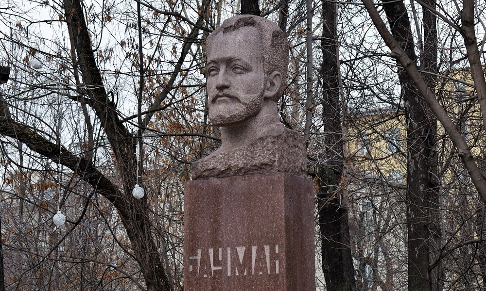 Фото https://mosprogulka.ru/places/bust_baumana