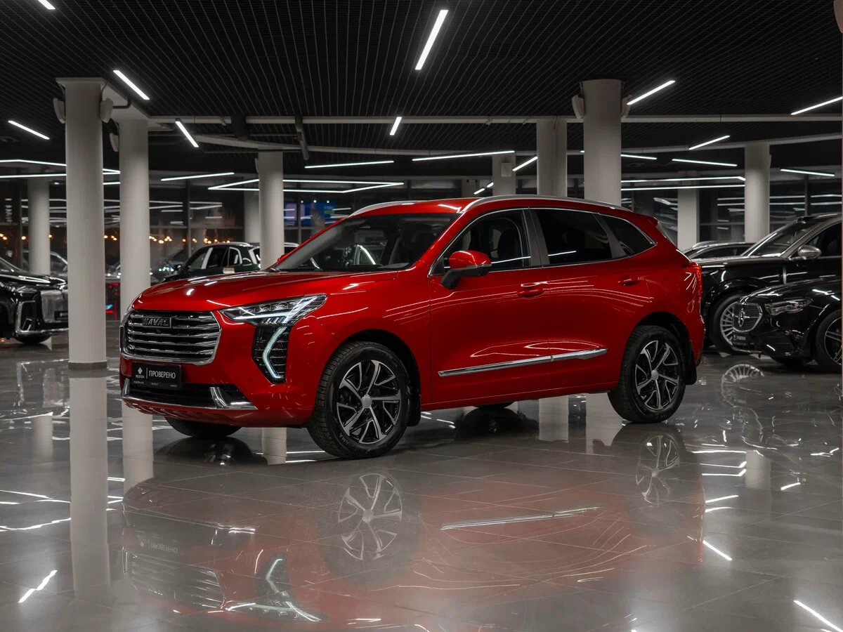 Haval Jolion — это компактный городской кроссовер (SUV) китайского бренда Haval, который входит в тройку самых популярных иномарок в России. По итогам 2025 года он был самым продаваемым кроссовером в стране 