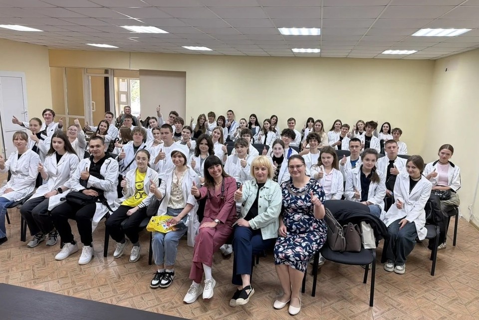    В Центральной городской клинической больнице №6 Донецка провели экскурсию для лицеистов-предуниверсариумов Донецкого медицинского университета. Фото: Минздрав ДНР