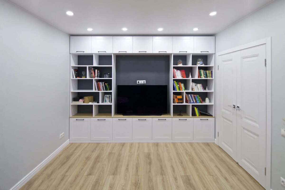 Гостиная 28 м² с потолком 3,1 м - идеальные пропорции для приёма «без верха».