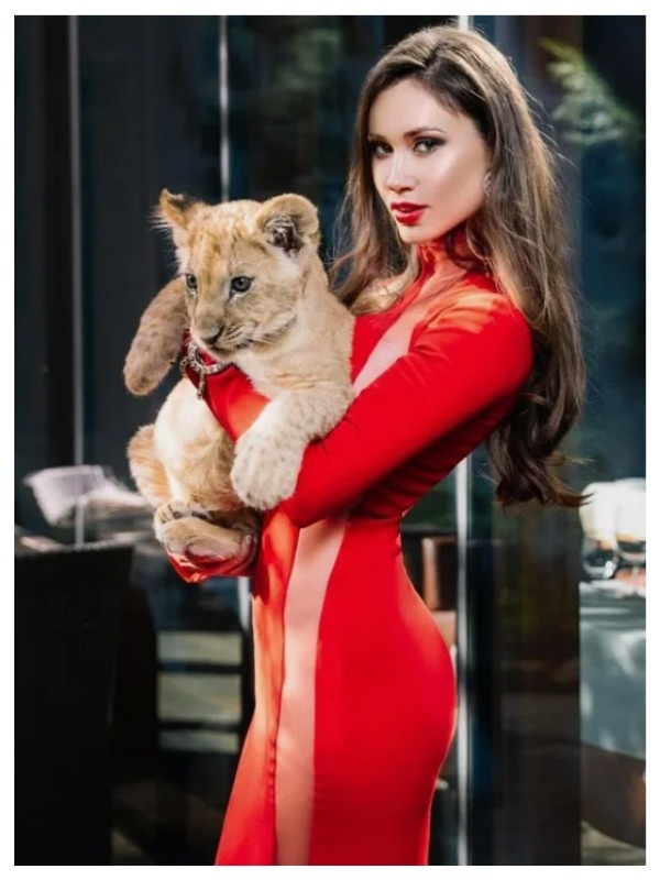 Елена Товстик