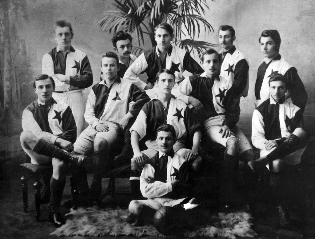 Футболисты клуба "Славия" в традиционной форме. 1901 г. Фото: Википедия.
