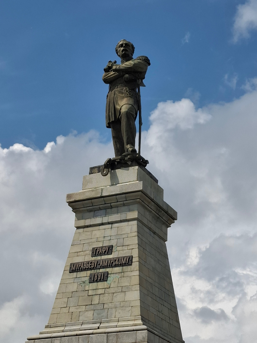 Памятник графу Н.Н. Муравьеву-Амурскому в Хабаровске. Фото автора канала