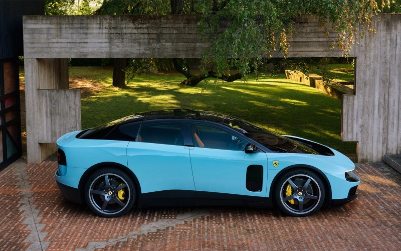 «Это даже китайцы не скопируют»: почему первый электрокар Ferrari — Luce бесит фанатов и чиновников