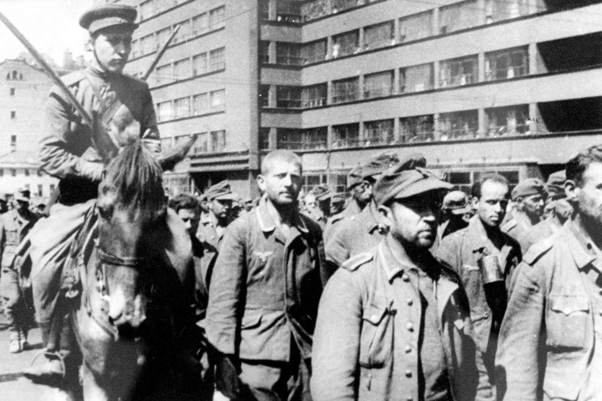    Немецкие военнопленные на улицах Москвы/ИТАР-ТАСС