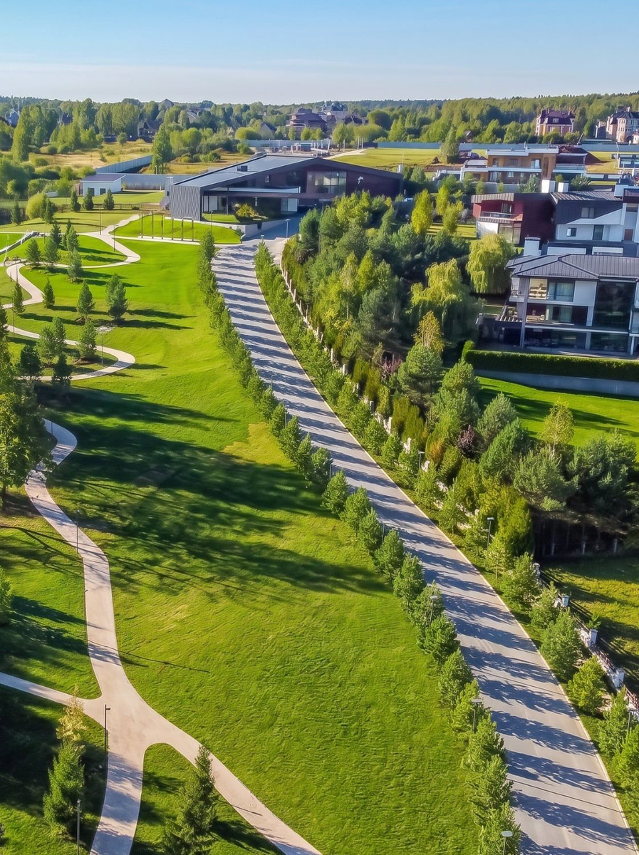 ФОТО: КП «БЕРЁЗКИ RIVER VILLAGE». NF GROUP. CROCUS FITNESS