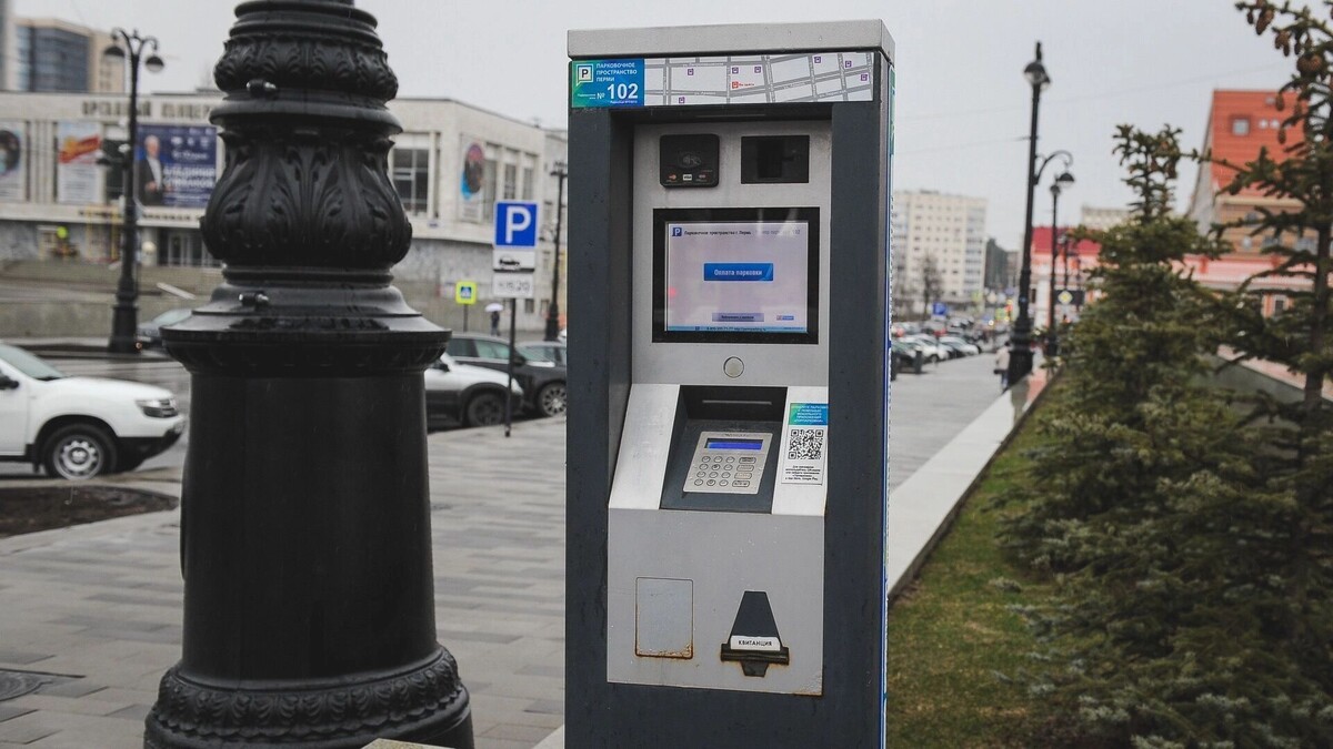    Житель Казани в чате городской мэрии пожаловался на работу муниципальных парковок   1MI