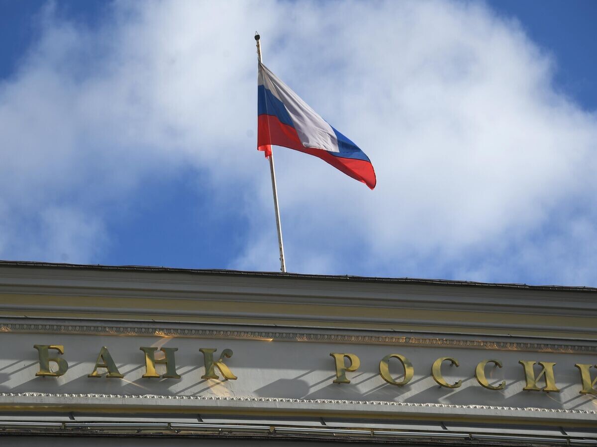    Государственный флаг России на здании Центрального банка РФ© РИА Новости . Кирилл Каллиников