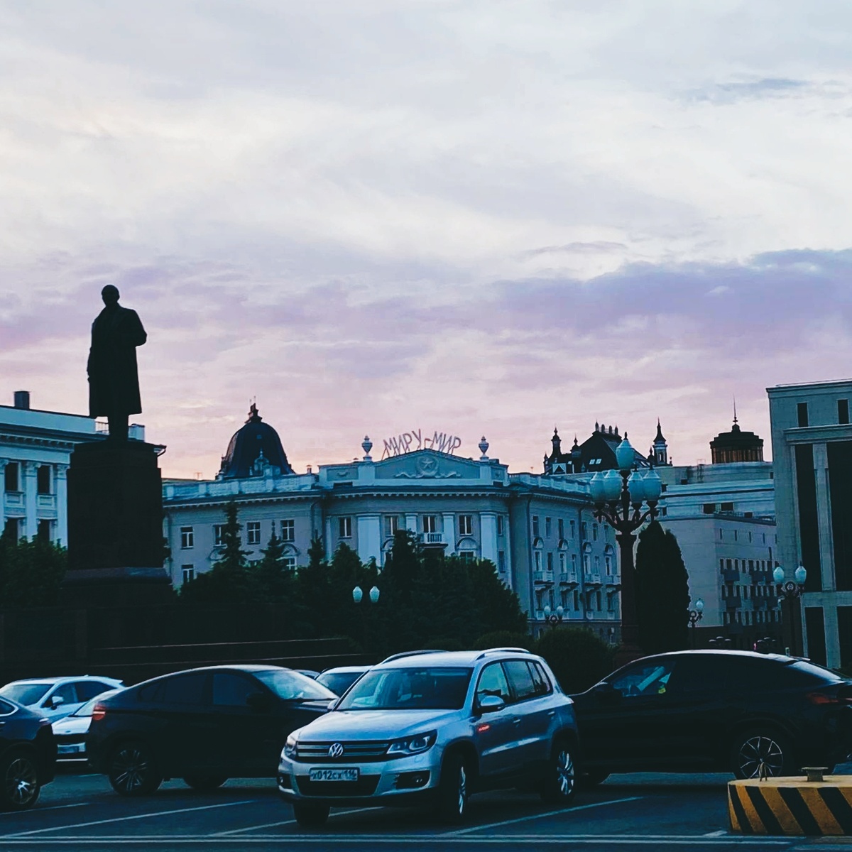 Площадь свободы на закате