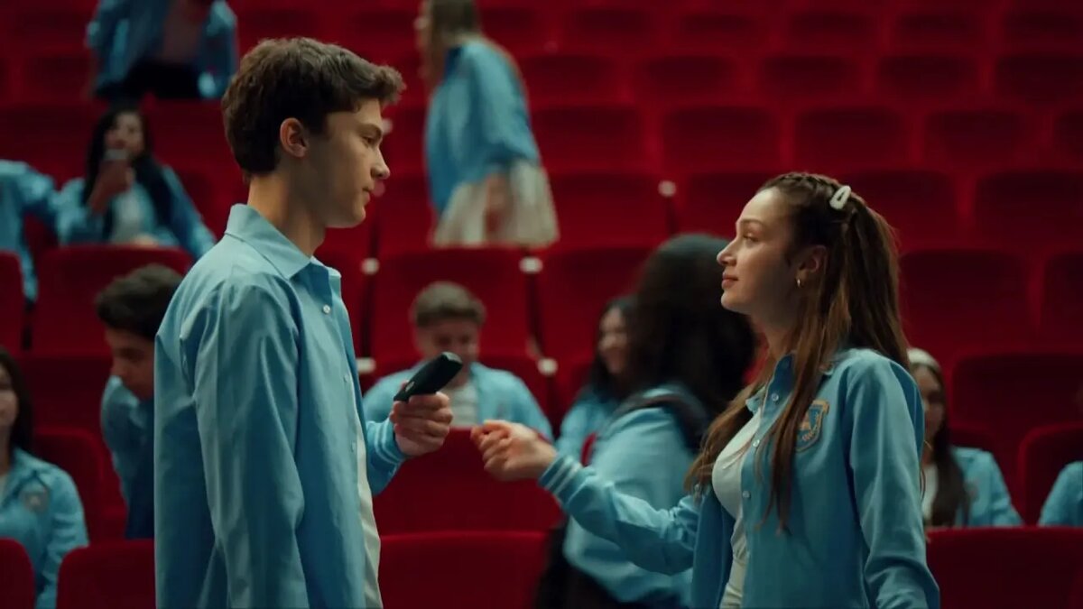 кадр из сериала «Ещё 17»