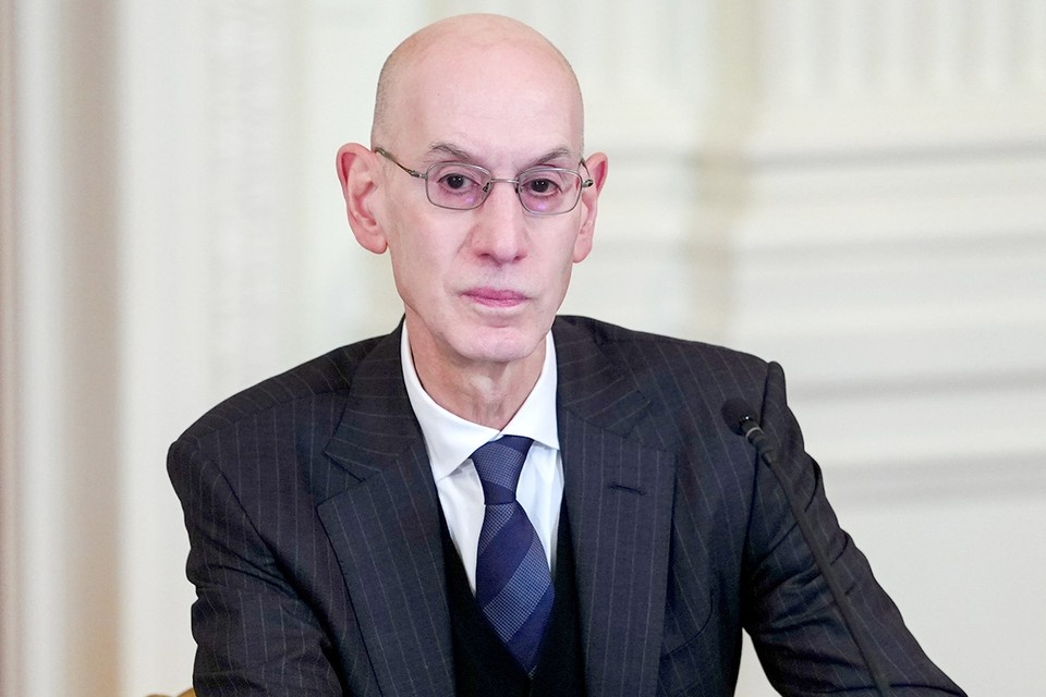    Адам Сильвер заявил, что «вскоре» (не сказал, когда) на площадках установят особые скоростные камеры, обрабатывать данные с которых будет ИИ. Фото: Aaron Schwartz - Pool via CNP/Keystone Press Agency/Global Look Press
