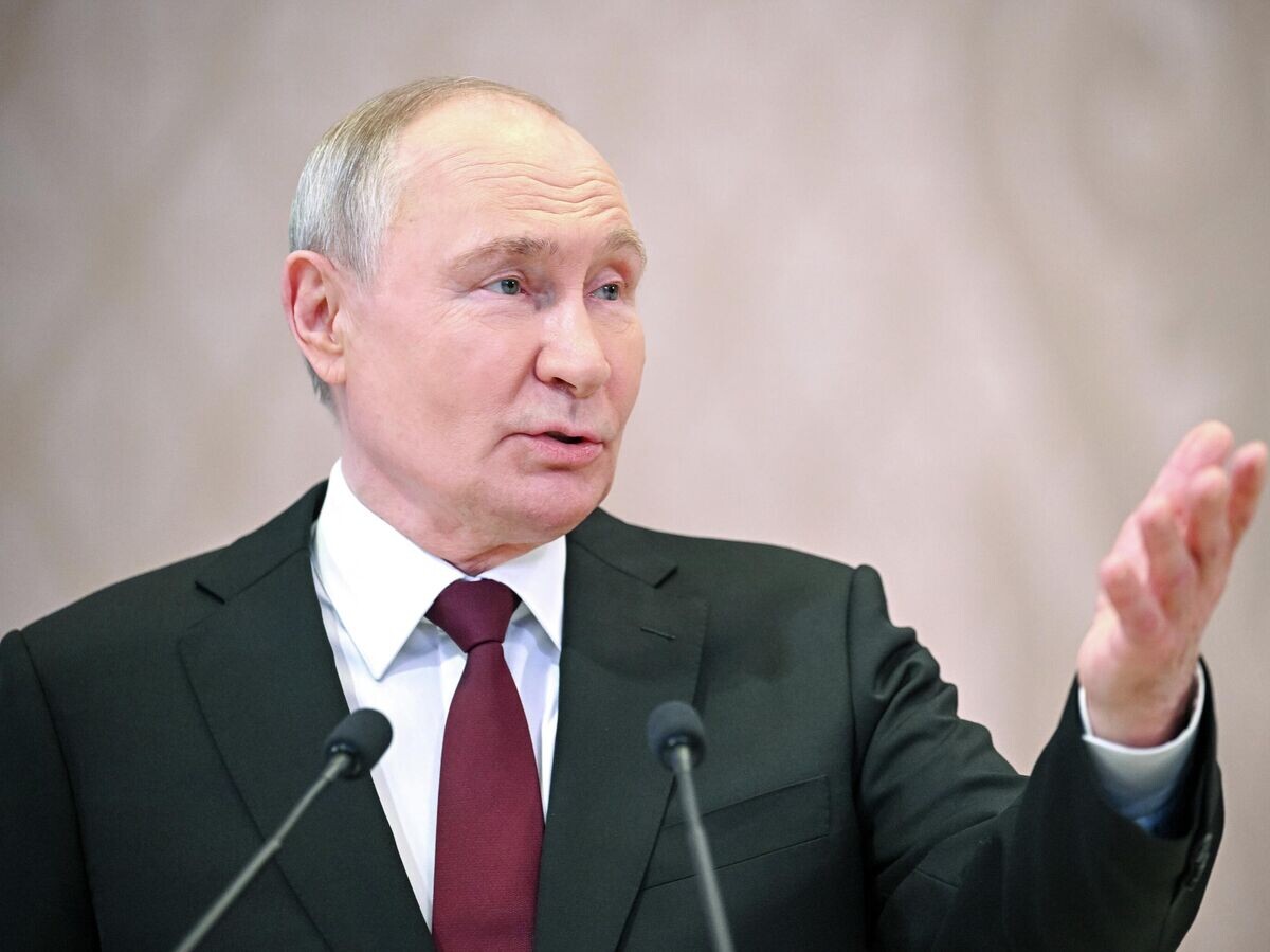    Президент РФ Владимир Путин во время пресс-подхода во Дворце Независимости в Астане | © РИА Новости / Сергей Бобылев