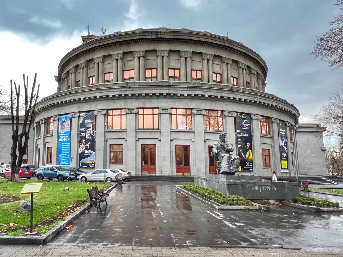 Опера, Ереван, Армения. Фото автора
