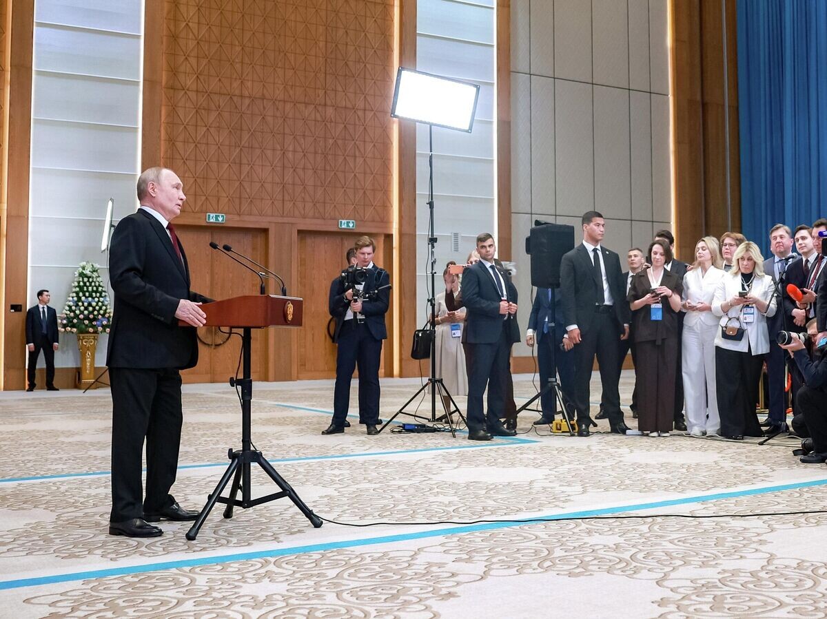    Президент РФ Владимир Путин во время пресс-подхода во Дворце Независимости в Астане | © РИА Новости / POOL