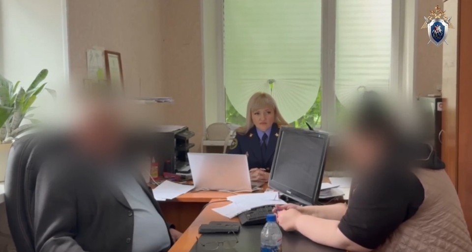    На допросе подозреваемая дала признательные показания. Фото: СК РО.