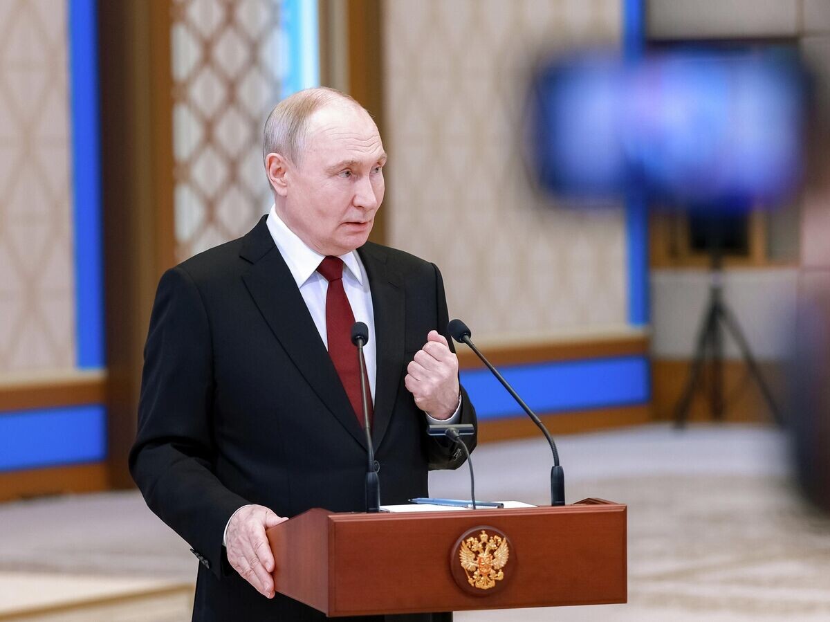    Президент РФ Владимир Путин во время пресс-подхода во Дворце Независимости в Астане | © РИА Новости / POOL