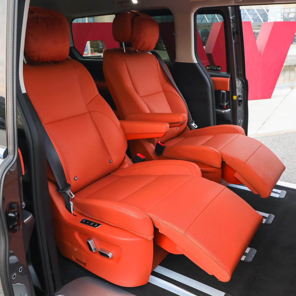 BAW MPV M8