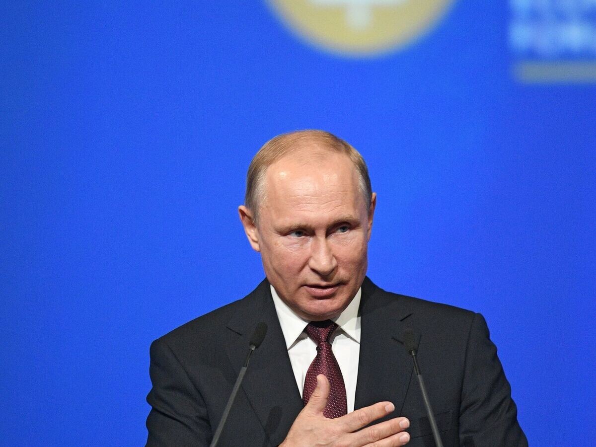    Президент РФ Владимир Путин выступает на пленарном заседании Петербургского международного экономического форума. 25 мая 2018© РИА Новости . Владимир Астапкович
