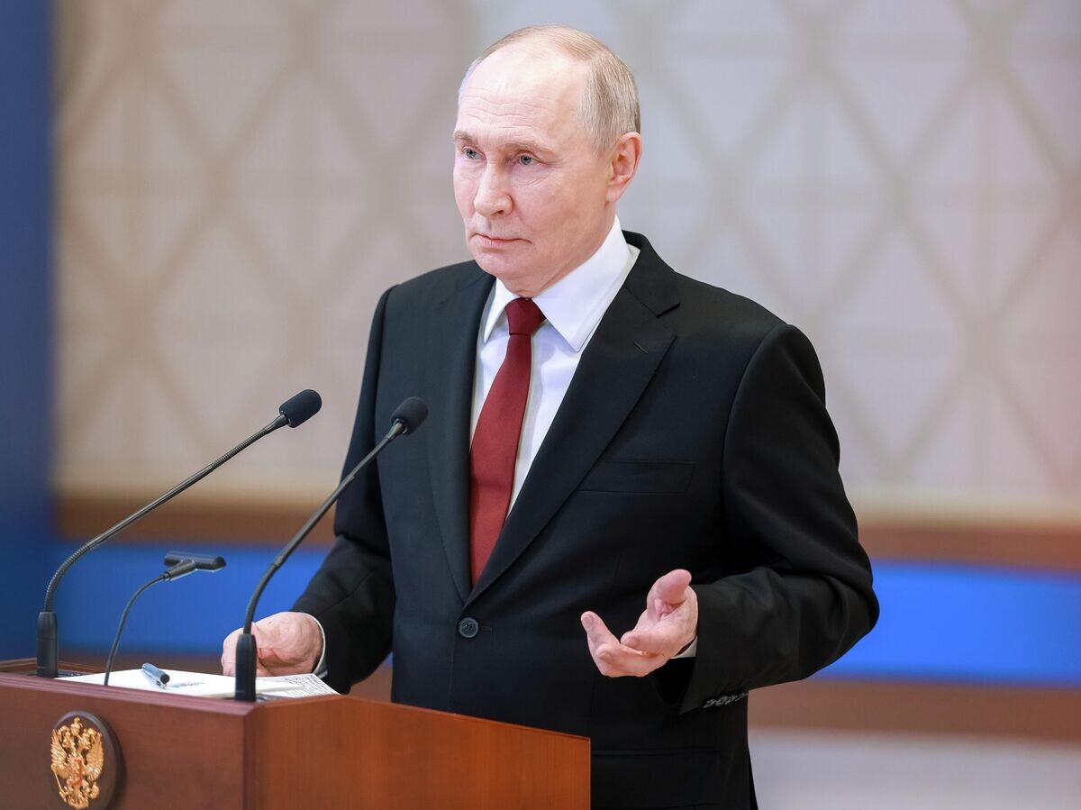    Президент РФ Владимир Путин во время пресс-подхода во Дворце Независимости в Астане | © РИА Новости / POOL
