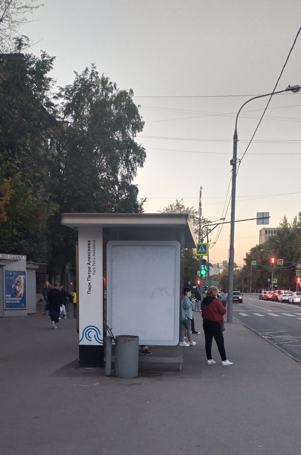 Ещё одно фото этой остановки, другой ракурс 