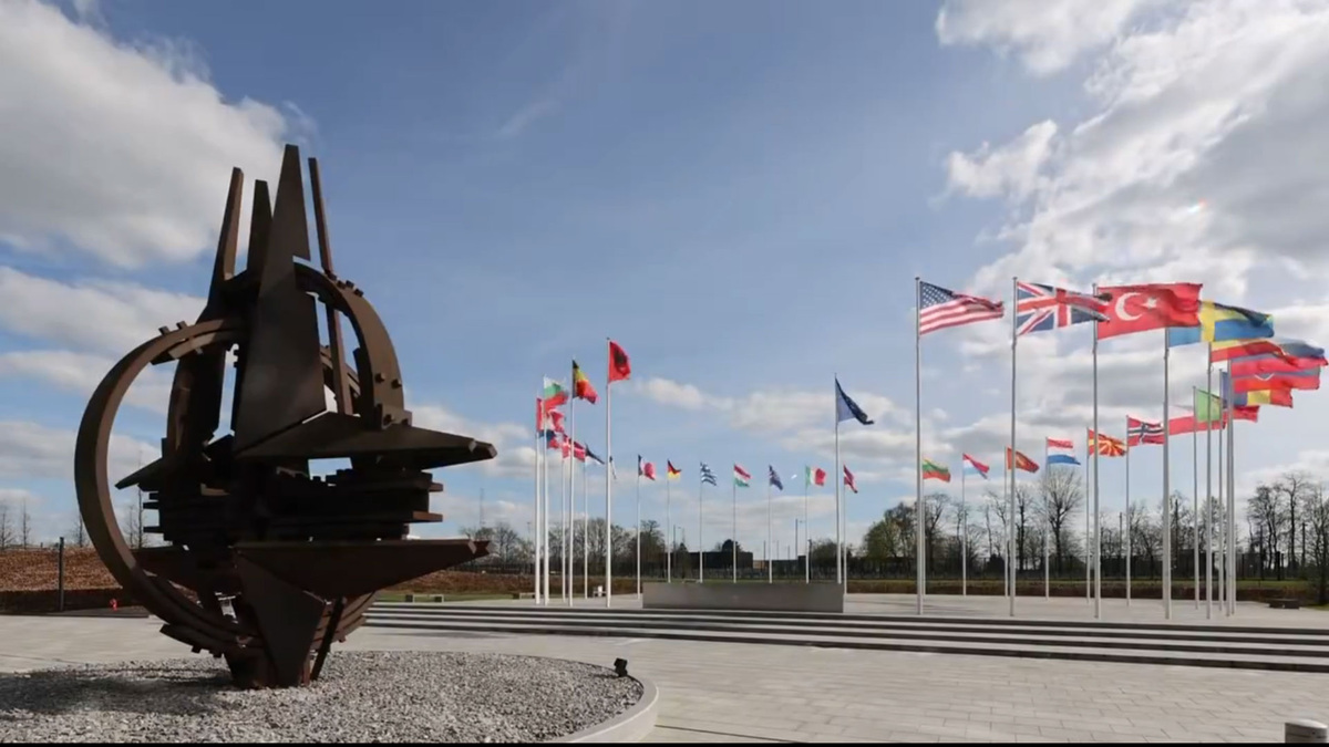    twitter.com/NATO