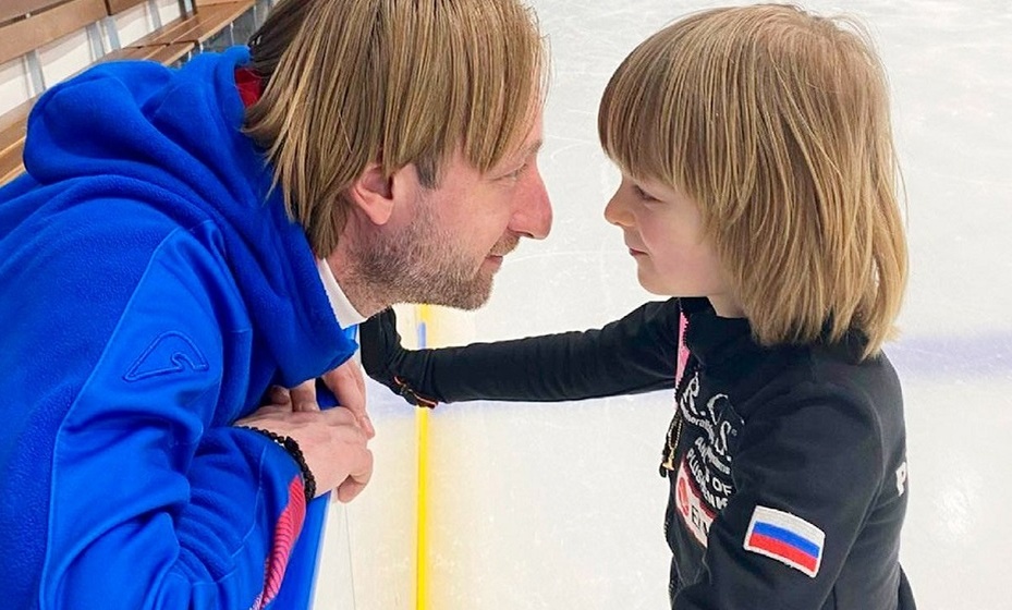    Плющенко и его сын закрыли аккаунты в соцсетях после смены гражданства. Фото: соцсети