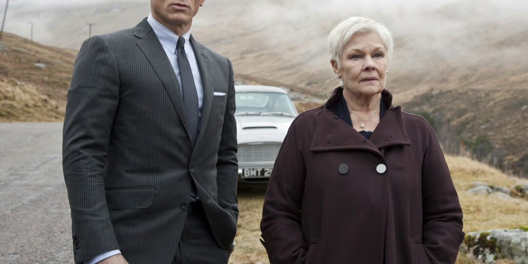 James Bond дошёл до спора из-за клея