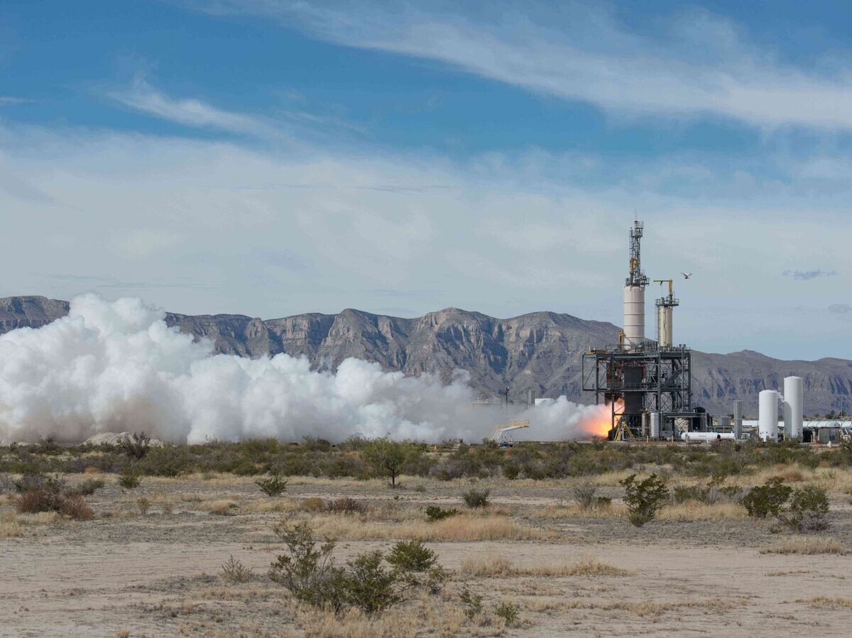    Испытание двигателя для суборбитального корабля фирмы Blue Origin. Фото с места событий | © Фото : Blue Origin