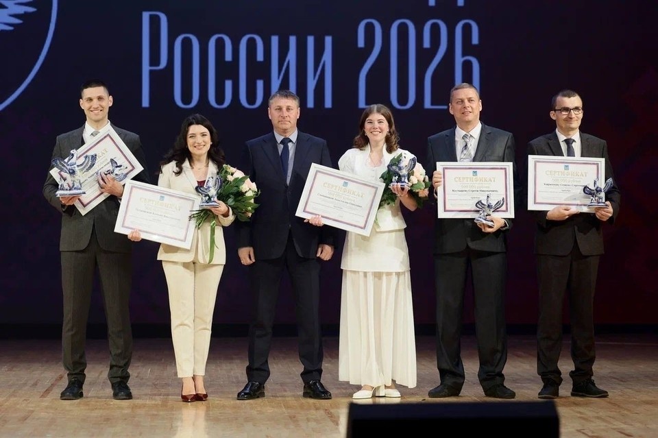    Врио губернатора Белгородской области наградил победителя регионального этапа конкурса «Учитель года» соцсети Александра Шуваева