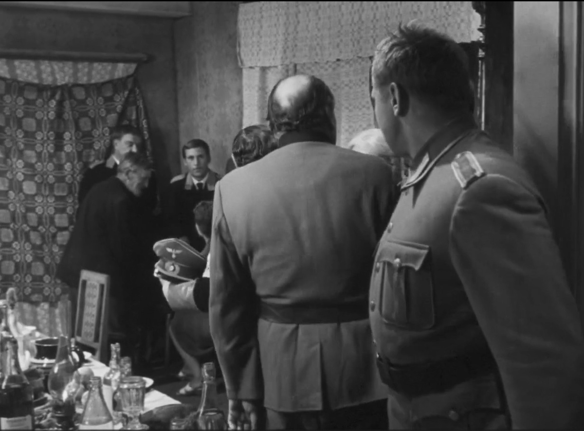 Эпизод с участием В. Высоцкого в фильме "Война под крышами" (1967)