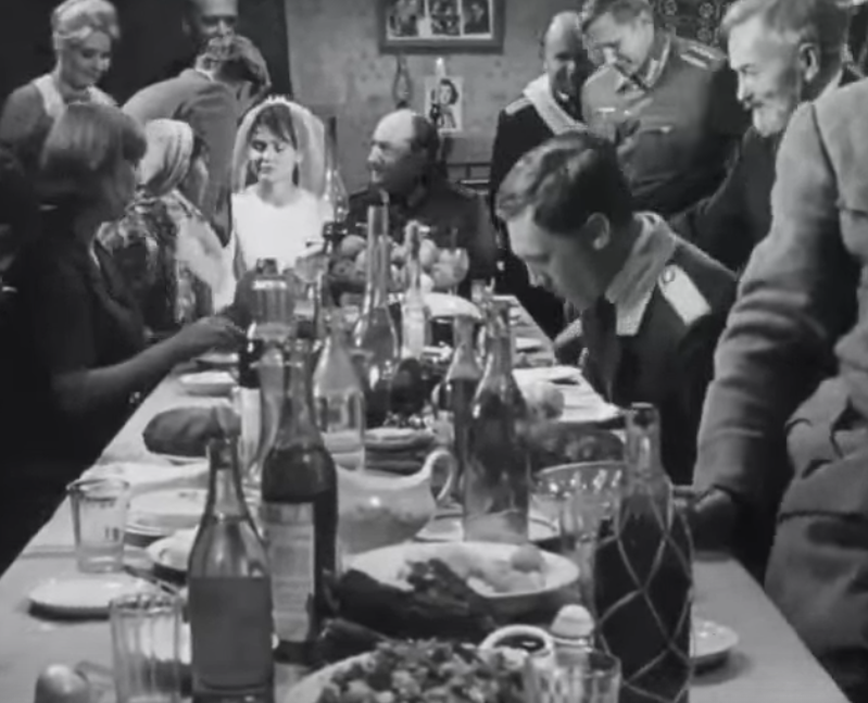Эпизод с участием В. Высоцкого в фильме "Война под крышами" (1967)