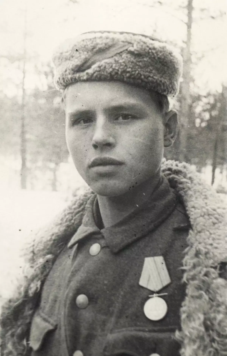 Леонид Голиков