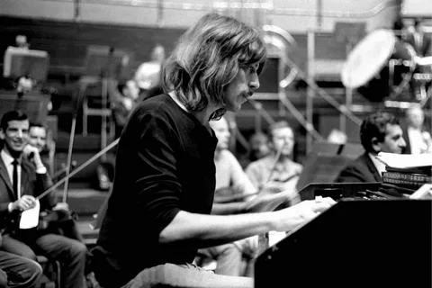 Джон Лорд за клавишными во время записи Concerto for Group and Orchestra, 1969 год