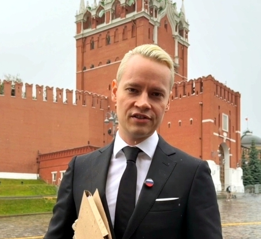 От американского посольства до Кремля. Скрин ролика