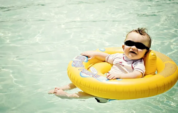He is floating.  Все подобные устройства floats.