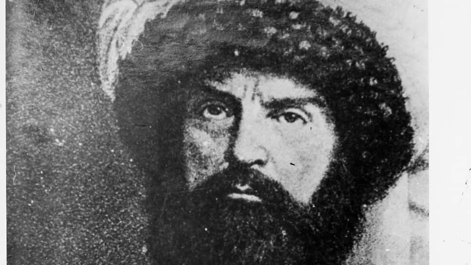 Едва ли не самым известным российским хаджи в XIX веке оказался имам Шамиль, многолетний предводитель борьбы горцев восточной части Северного Кавказа против Российской империи. Через десять лет после своей капитуляции он уговорил императора Александра II отпустить его в Мекку при условии непременного возвращения, но умер в Медине в 1871-м.📷Фото: Фотоархив журнала «Огонёк» / Коммерсантъ