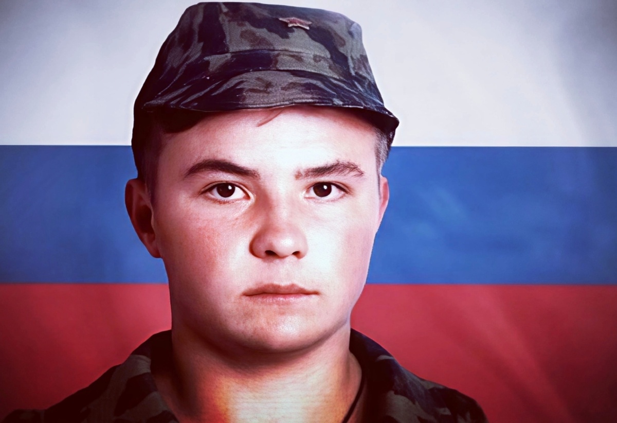 Евгений Родионов (23.05.1977 — 23.05.1996 гг.) — российский военнослужащий, участвовал в Первой чеченской войне, вместе с группой сослуживцев попал в плен, где долгое время подвергался пыткам, и в конечном итоге был убит. Награждён орденом Мужества (посмертно).