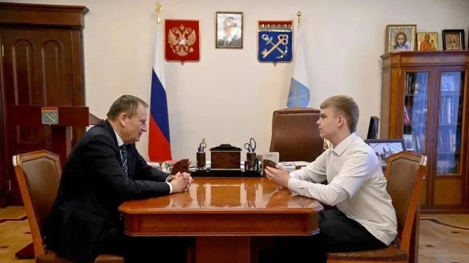 Александр Дрозденко показал ученику гатчинской школы закулисье госслужбы