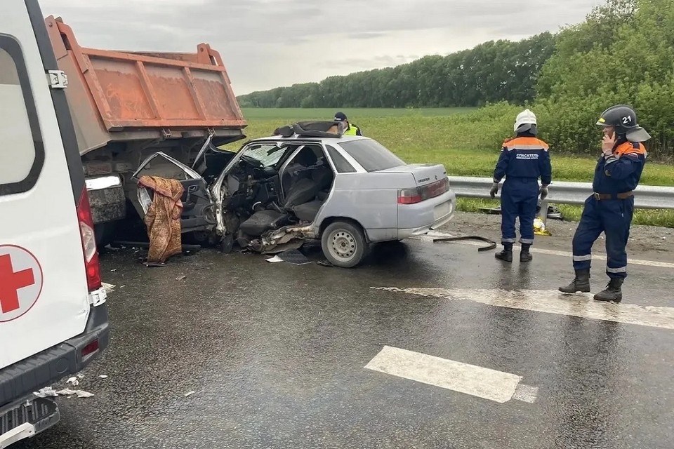    Из-за аварии образовалась пробка. Фото: ГАИ Новосибирской области
