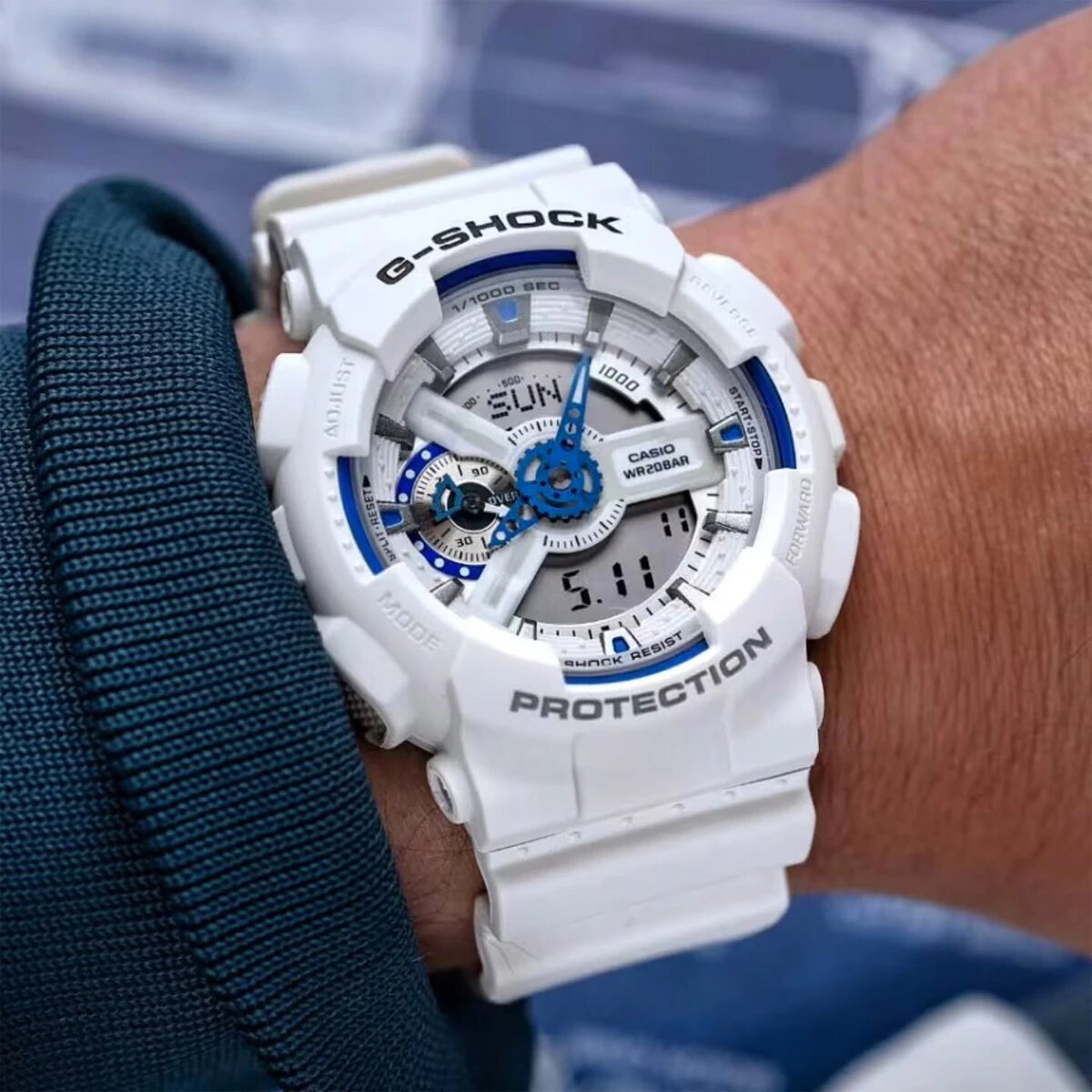Часы G-Shock GA-110HDS-7A оснащены секундомером с точностью 1/1000 и могут измерять скорость