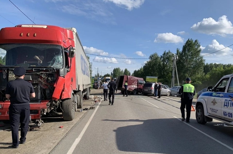    В массовом ДТП погибли два человека. Фото: Госавтоинспекция Свердловской области