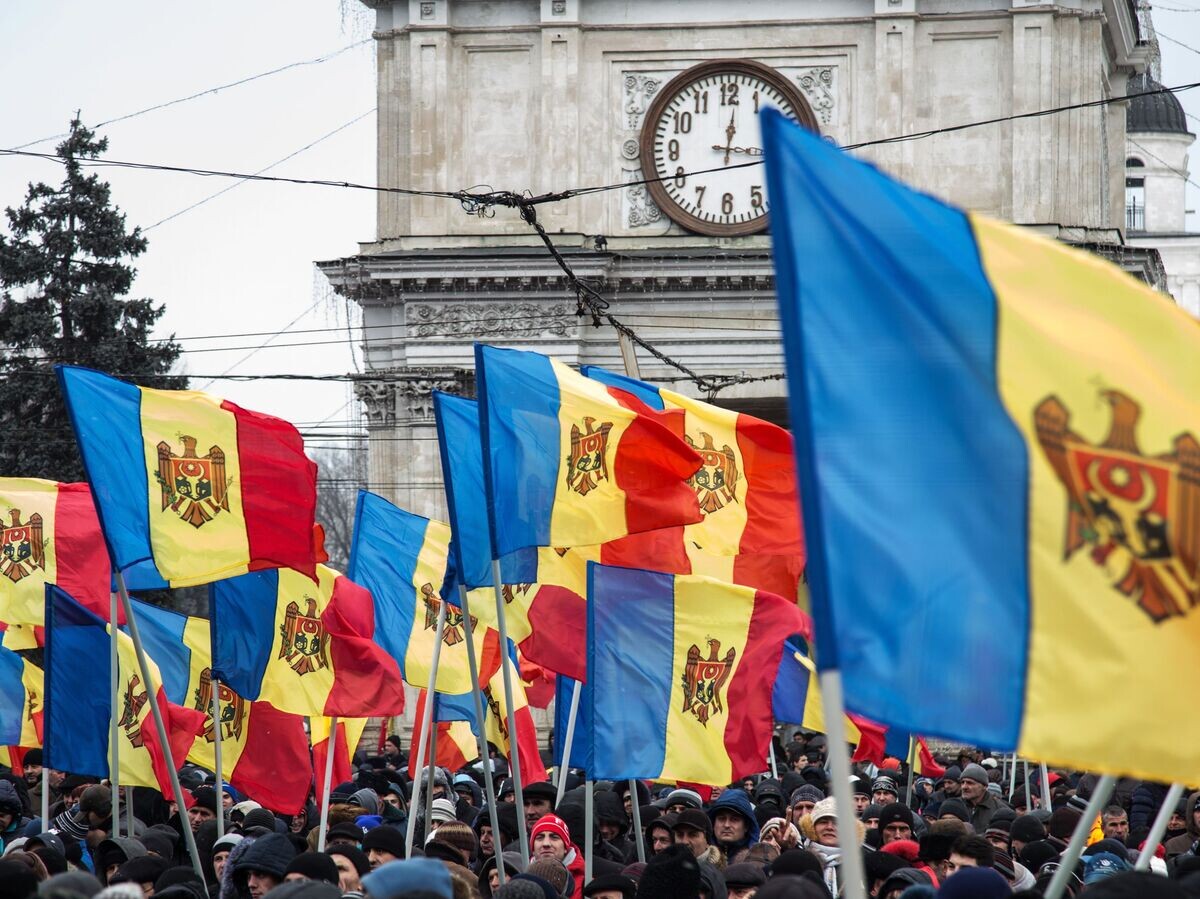    Флаги Молдавии во время акции в Кишиневе | © Sputnik / Мирослав Ротарь