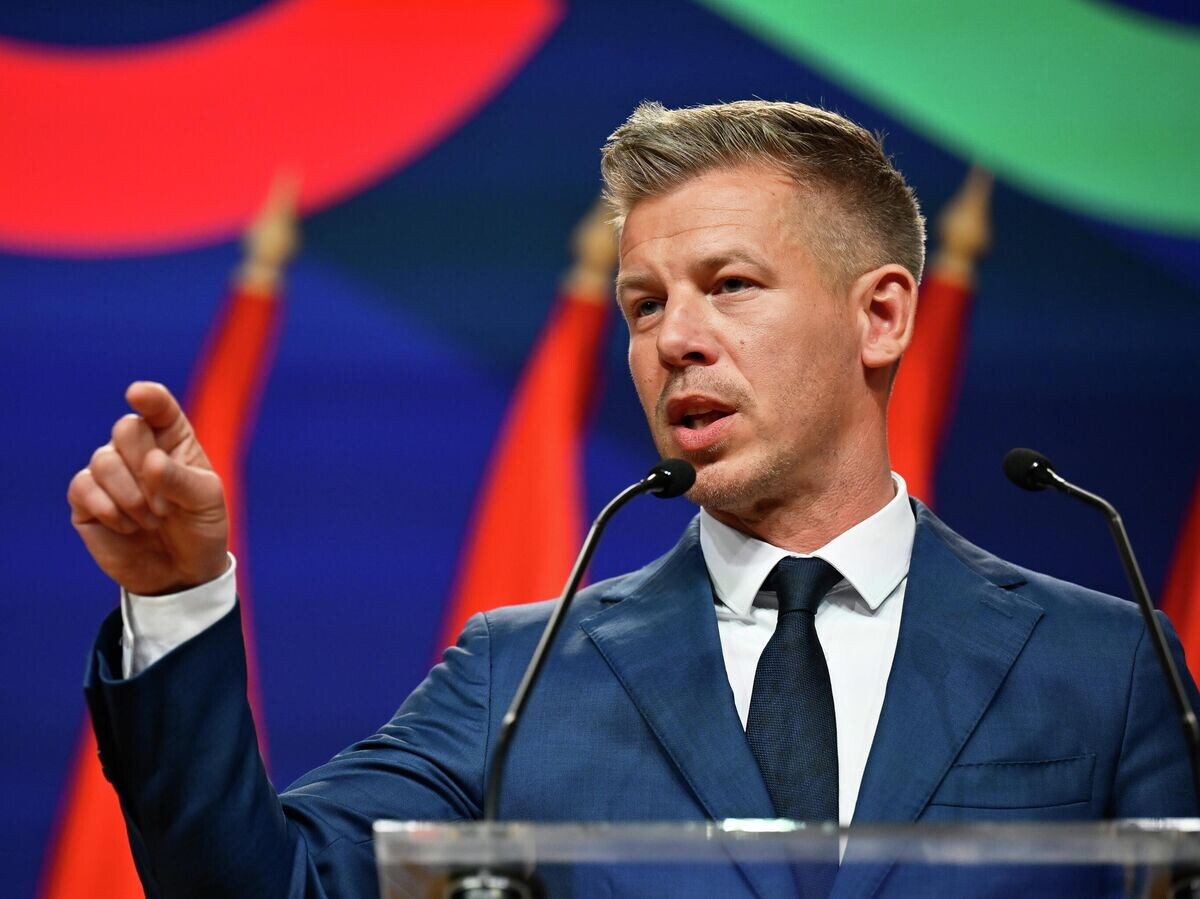    Лидер победившей на парламентских выборах в Венгрии оппозиционной партии "Тиса" Петер Мадьяр во время выступления в Будапеште | © AP Photo / Denes Erdos