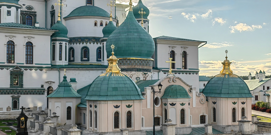 Здесь лежит Суворов... Аркадий, сын генералиссимуса. Посетим подземный храм в Истре