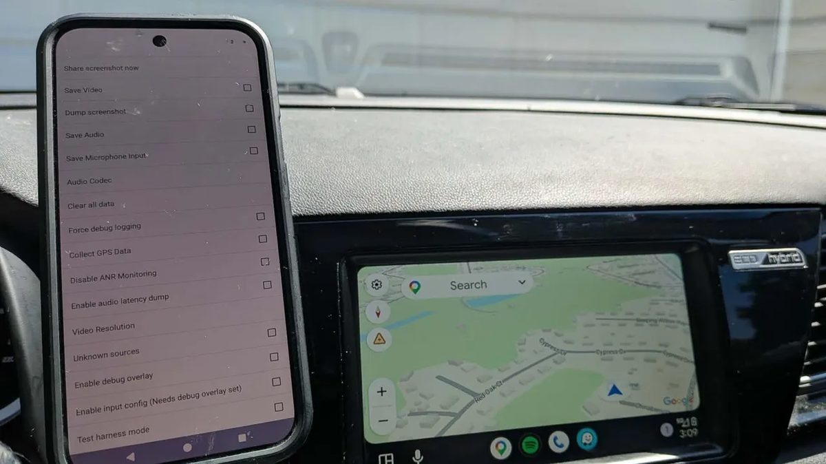 Android Auto — удобный инструмент для интеграции смартфона с мультимедийной системой автомобиля, но многие пользователи не знают о скрытых возможностях платформы.

Источник изображения: ZDNet