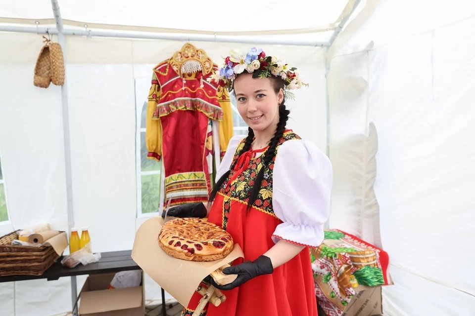    Праздничные площадки собрали тысячи жителей несмотря на капризы погоды. Фото: Пресс-служба ЗСНО