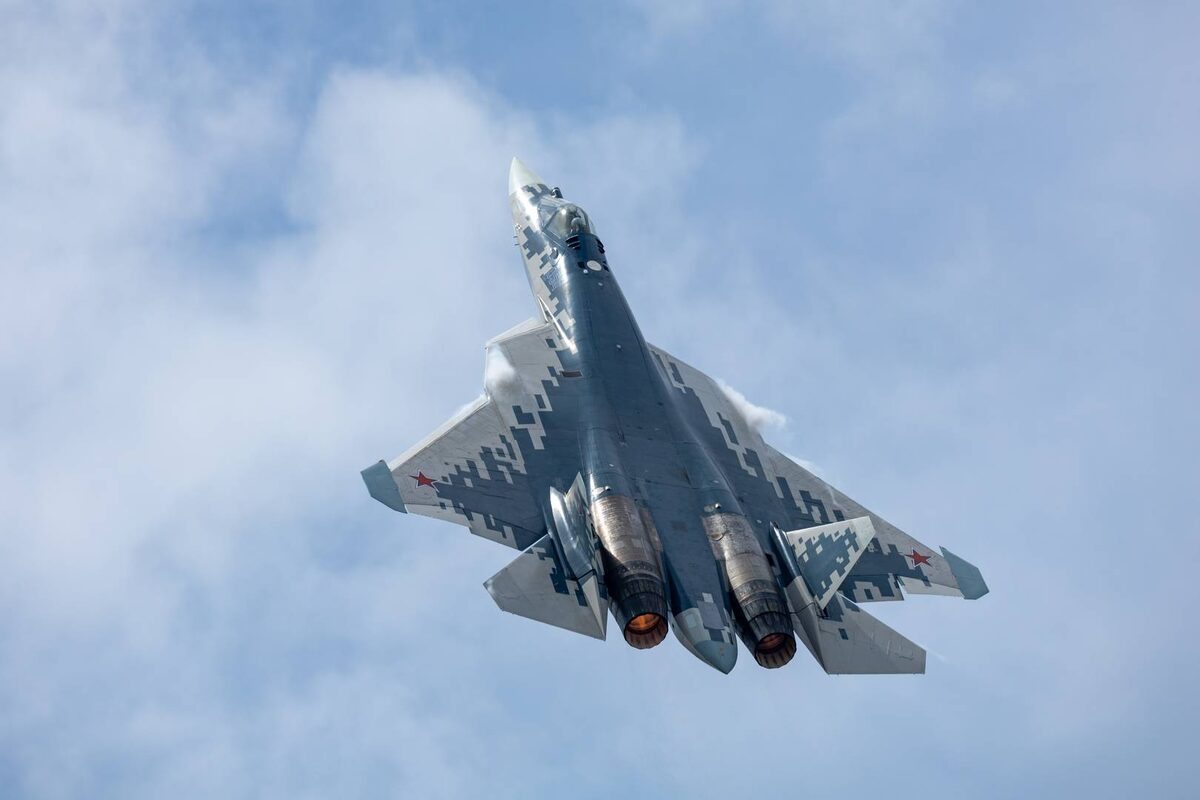     Истребитель Су-57Э    
www.roe.ru